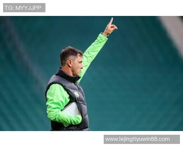 拉米罗首次公开带队训练分组对抗战术布局引关注 拉米罗首次公开带队训练分组对抗战术布局引关注