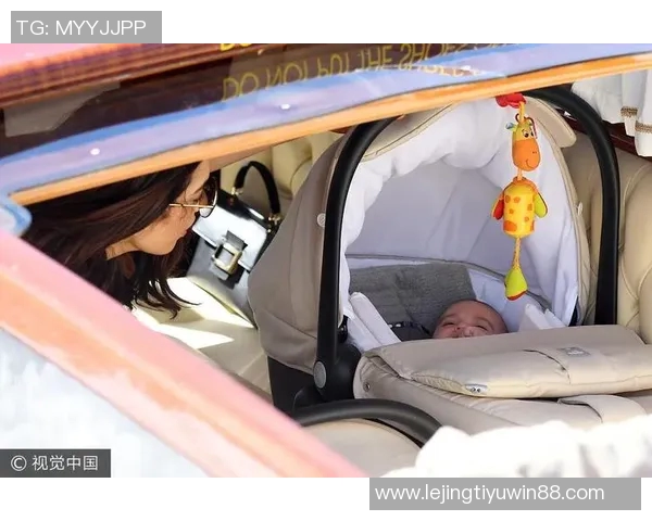 乔治一家在纽约为女儿娜塔莎庆生享受生活的快乐时光