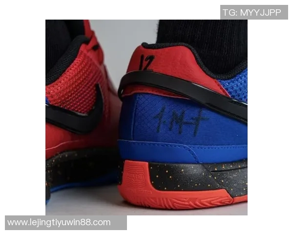 Nike推出多款圣诞特别配色球鞋詹姆斯库里杜兰特莫兰特文班代言款齐亮相