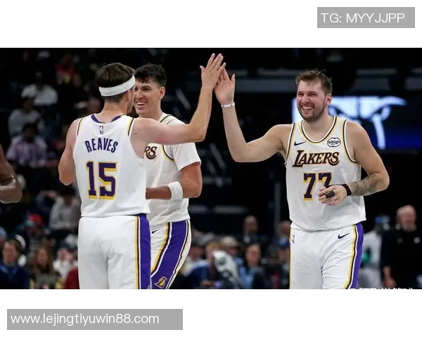 拉拉维亚分享湖人三巨头数据与东契奇里夫斯的精彩表现分析