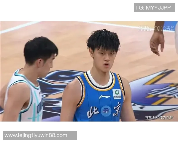 曾凡博在篮网首秀穿韦德之道12展现出色表现引发球迷热议