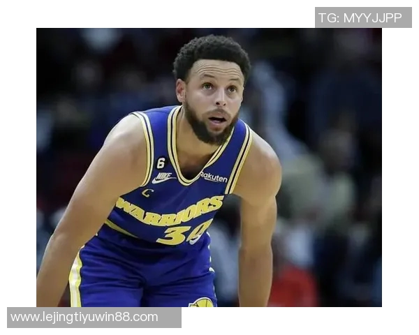 桑托斯盛赞库里无球跑动如引力场吸引所有人注意力的神奇魅力